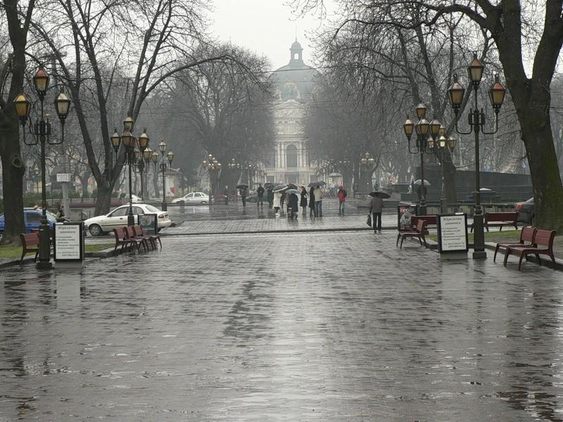 Дождливый март. Дождливая Москва весной.